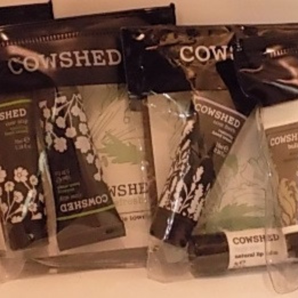 Cowshed Travel/ Sample Bundle